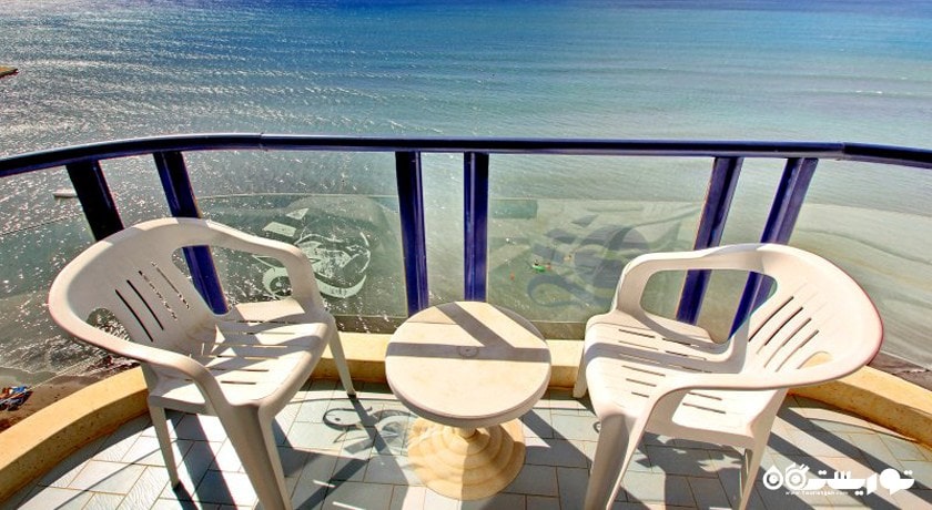 چشم انداز دریا از بالکن اتاق	